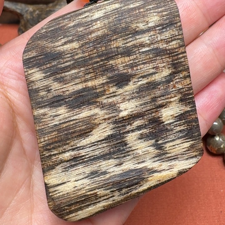 大叶紫檀（黑酸枝木类）