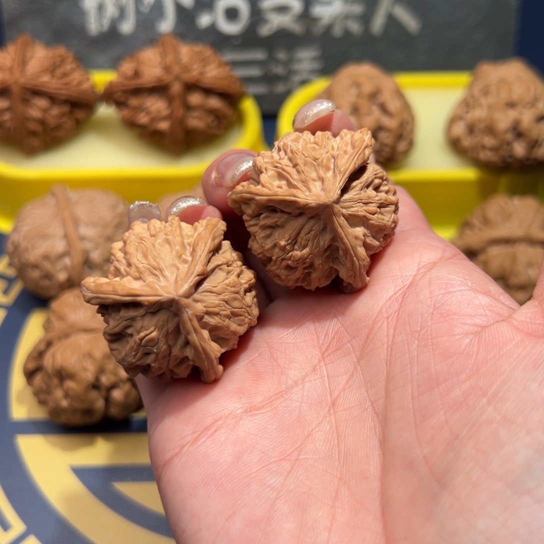 文玩核桃把件手捻盘山三棱34