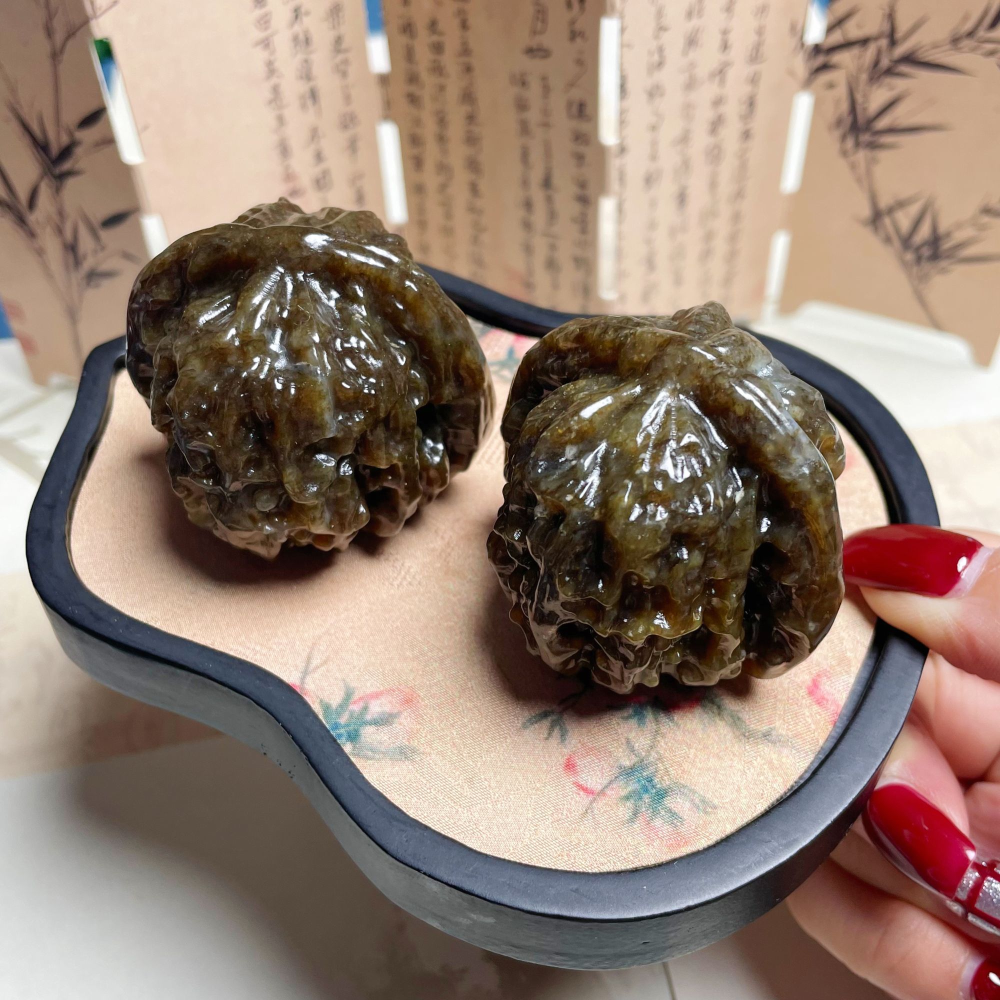 天然和田玉糖料核桃一对男女同款精致雕刻把件送朋友礼物