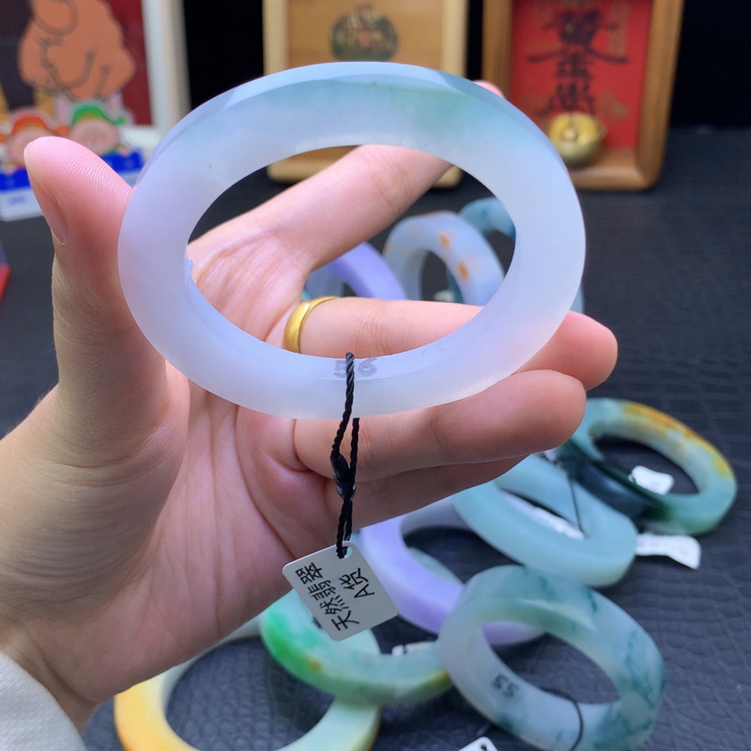 虫***A定制翡翠未镶嵌翡翠手镯