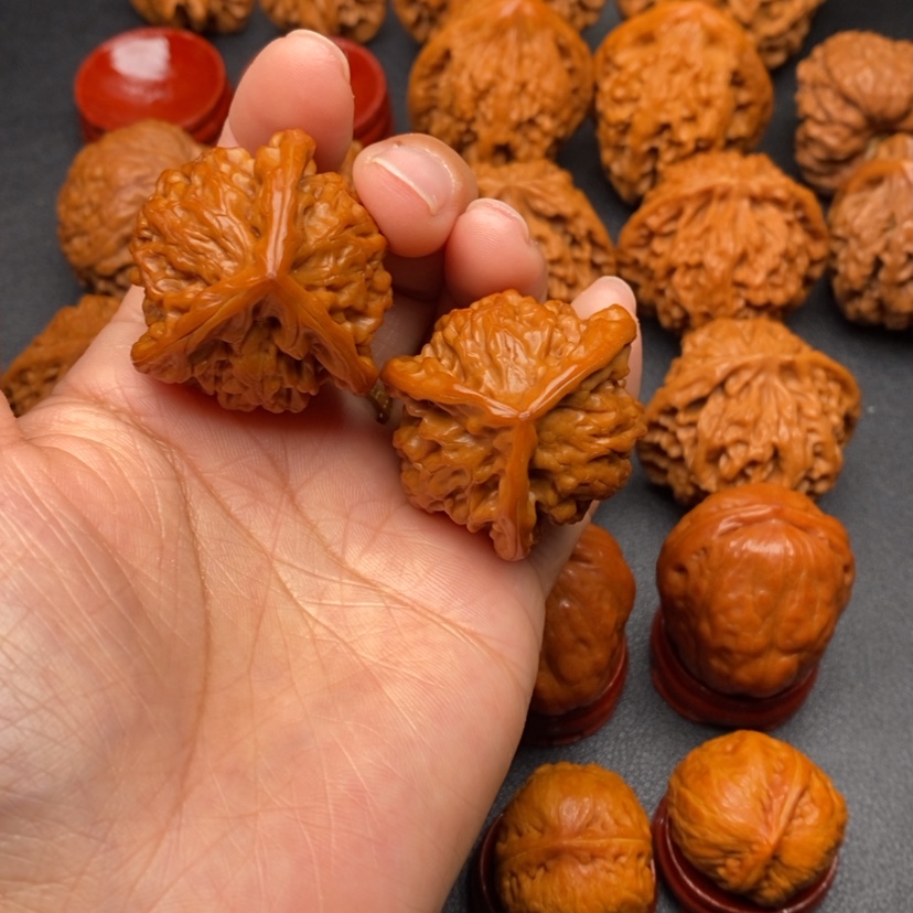 【闪购商品】文玩核桃把件三棱