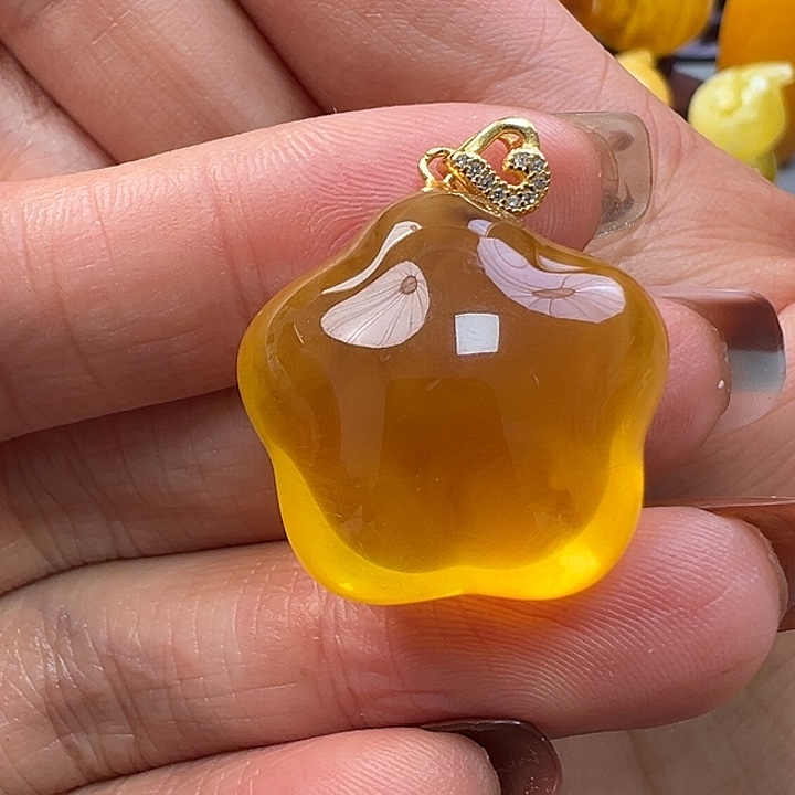 蜜蜡未镶嵌珠宝奇石