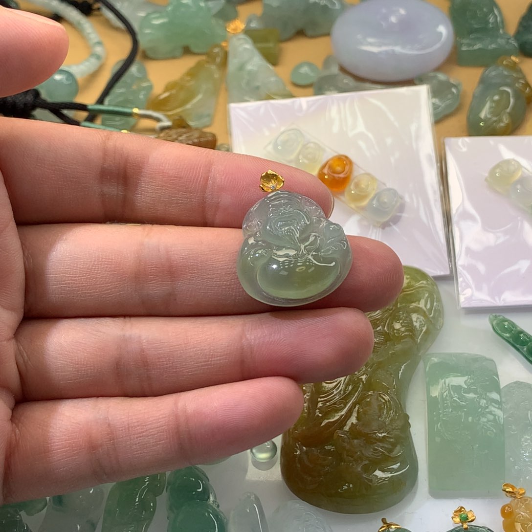 颈饰未镶嵌翡翠挂件