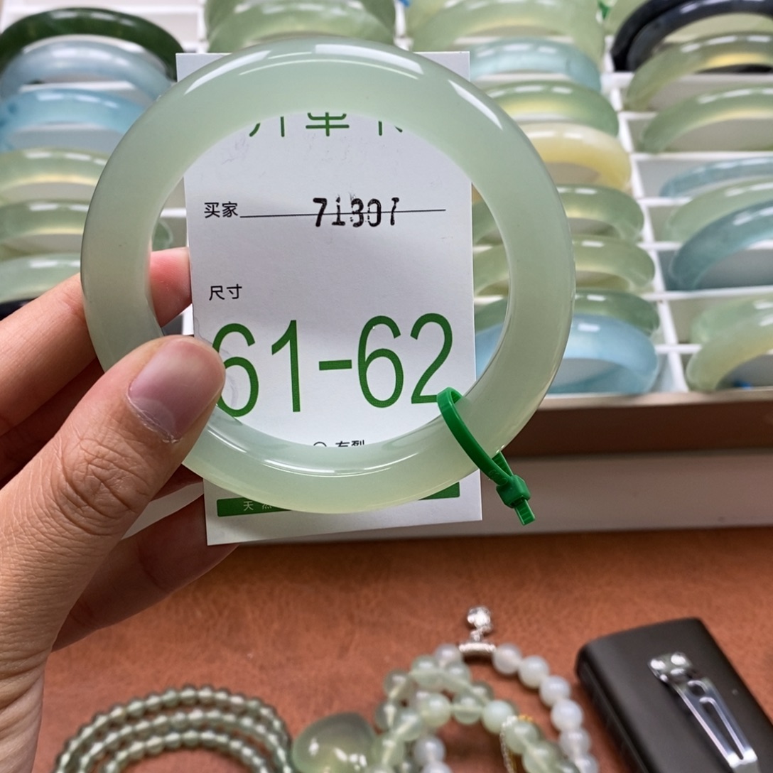 未镶嵌蛇纹石玉手镯
