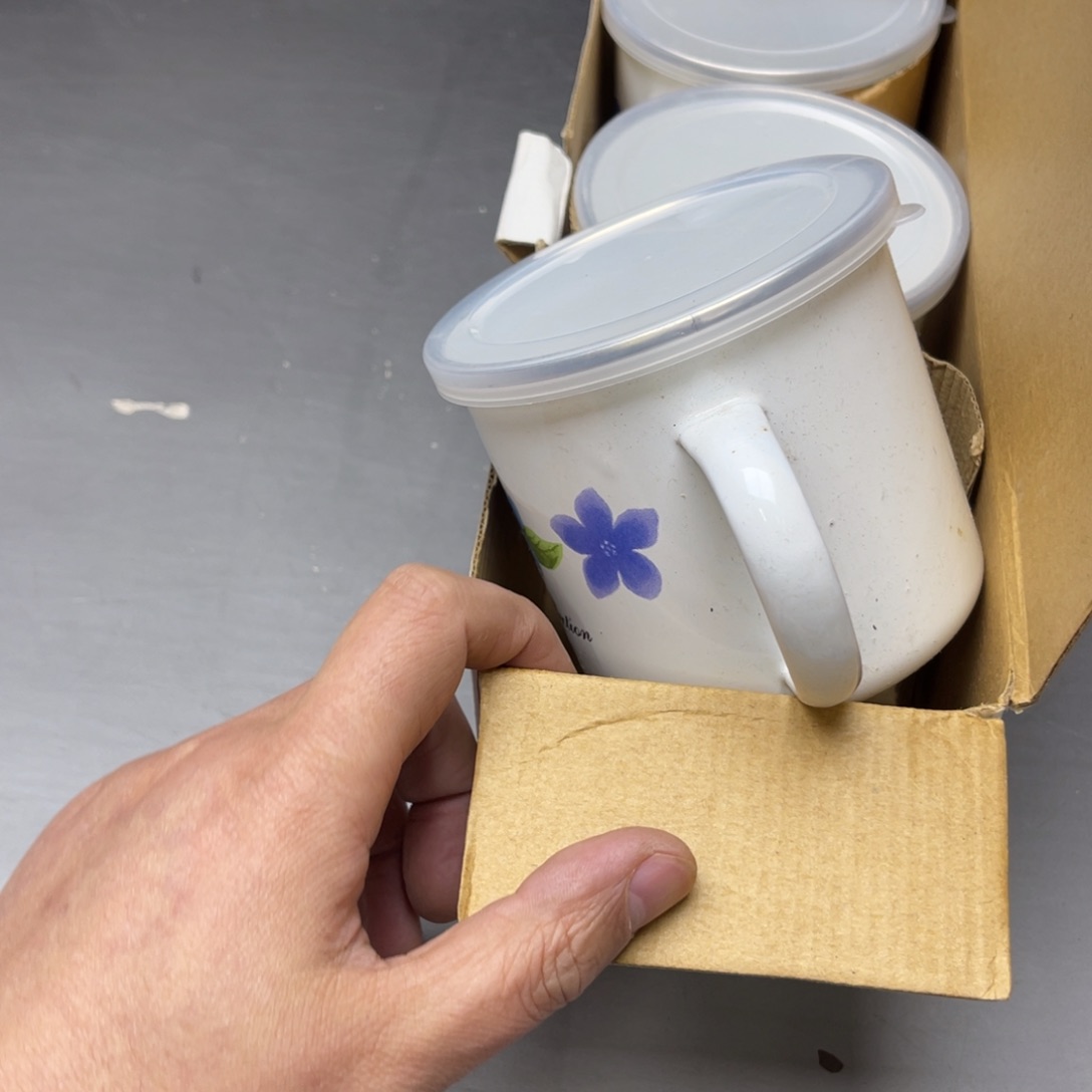 瓷片冰**芦密密麻麻地排列着一个大