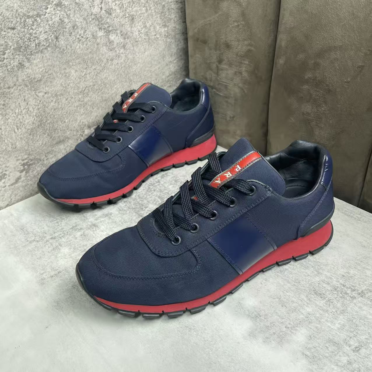 95新 Prada/普拉达 藏蓝色帆布舒适时尚百搭软底运动鞋/41码