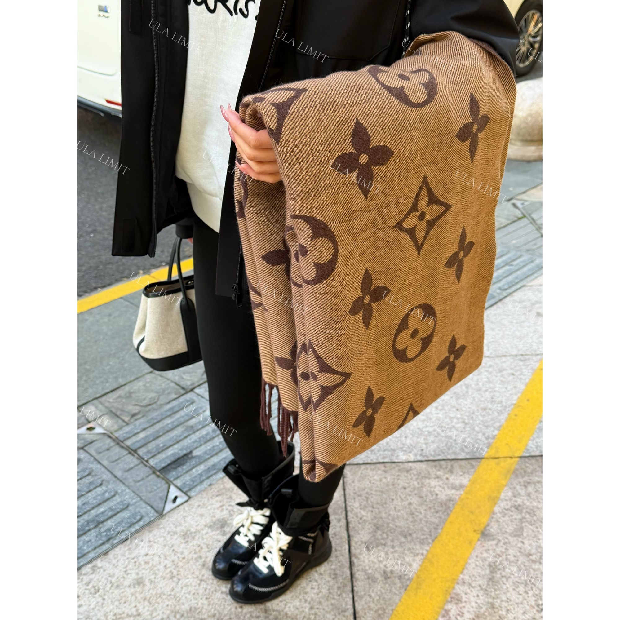 2025新款潮流四叶冬季围巾女百搭秋冬加厚保暖披肩