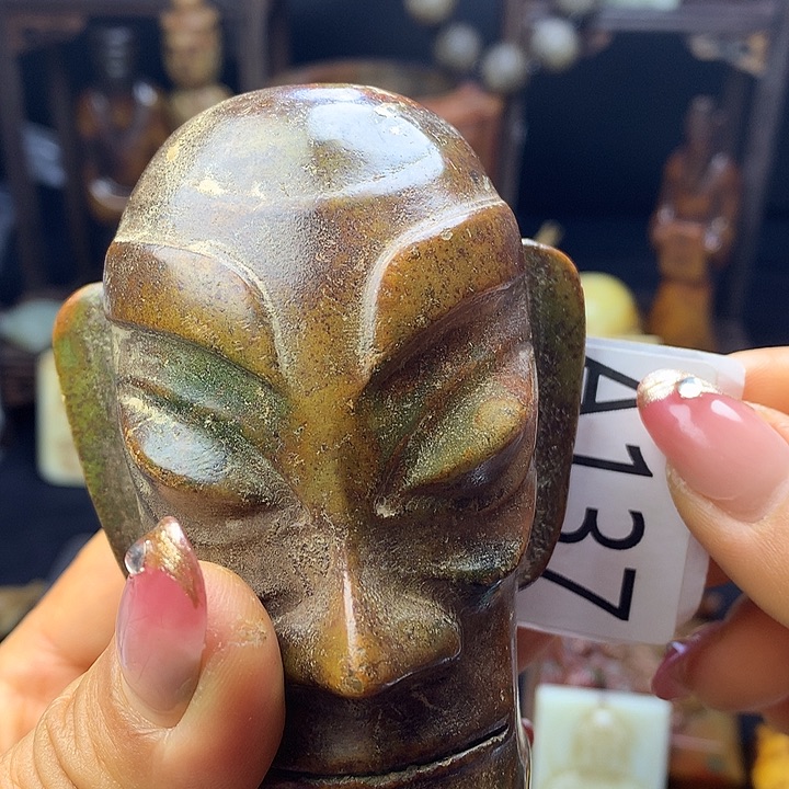 拾***楼和田玉未镶嵌颈饰