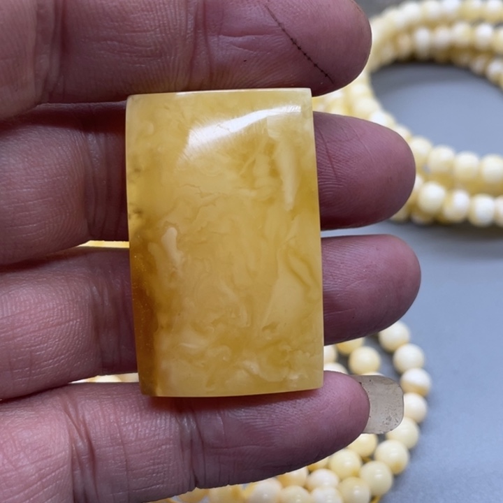 琥珀未镶嵌裸石牌子