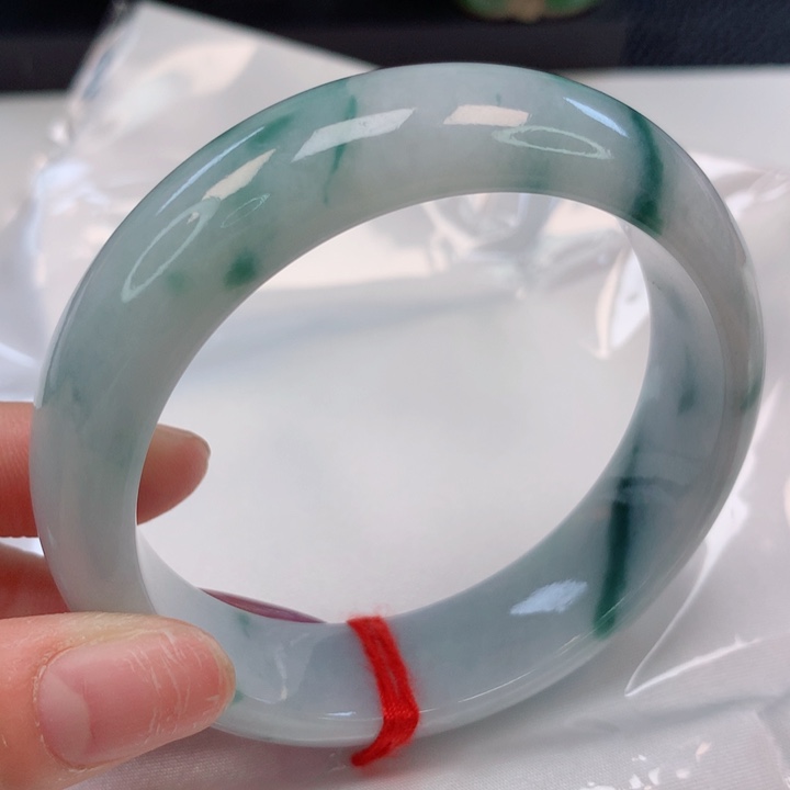 翡翠手镯未镶嵌56圈