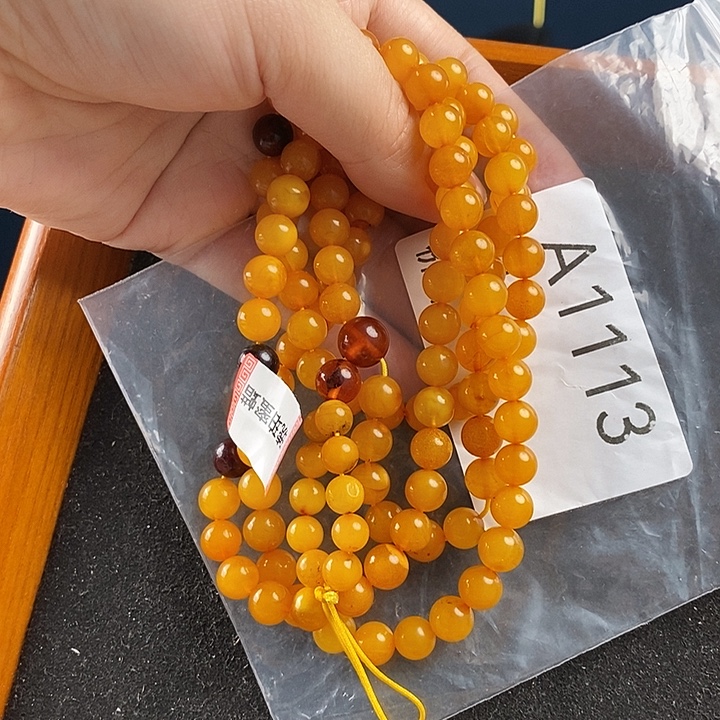 蜜蜡未镶嵌珠宝奇石