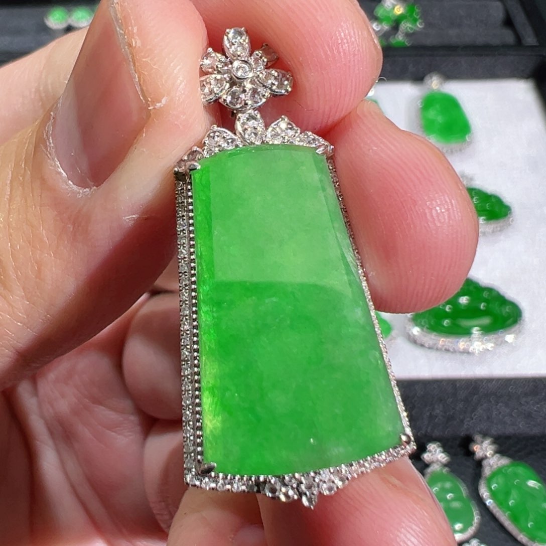 【闪购商品】翡翠吊坠(不含链)18K金镶嵌