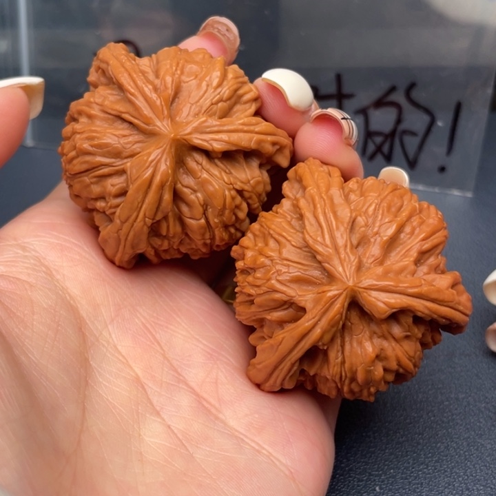北***家文玩核桃吊坠白狮子