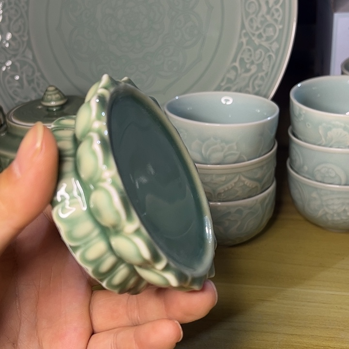 新品莲花台盖置一只