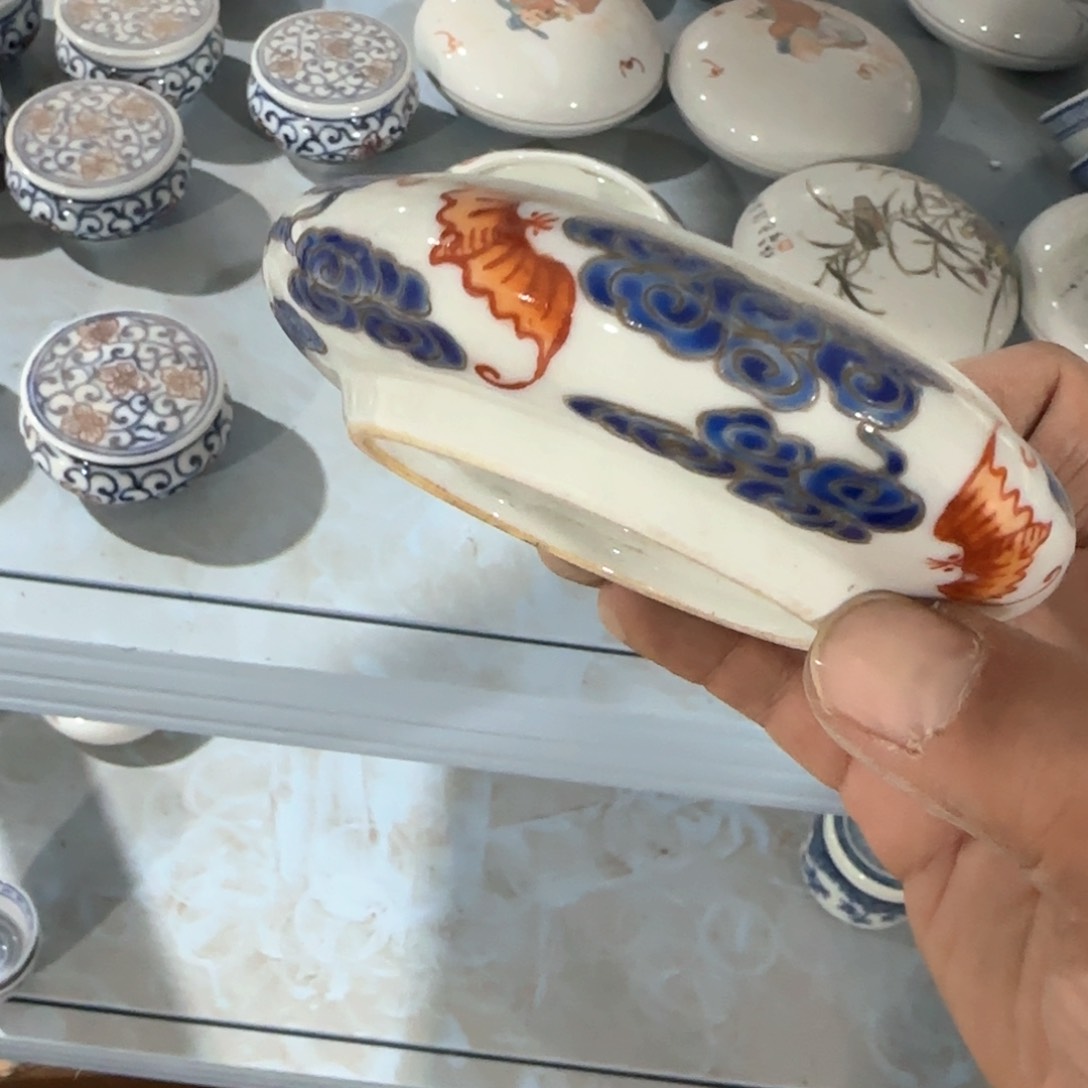 瓷片瓷器是在清华中发现一处珍贵瓷器