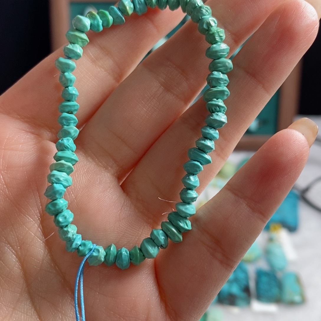 绿松石颈饰未镶嵌