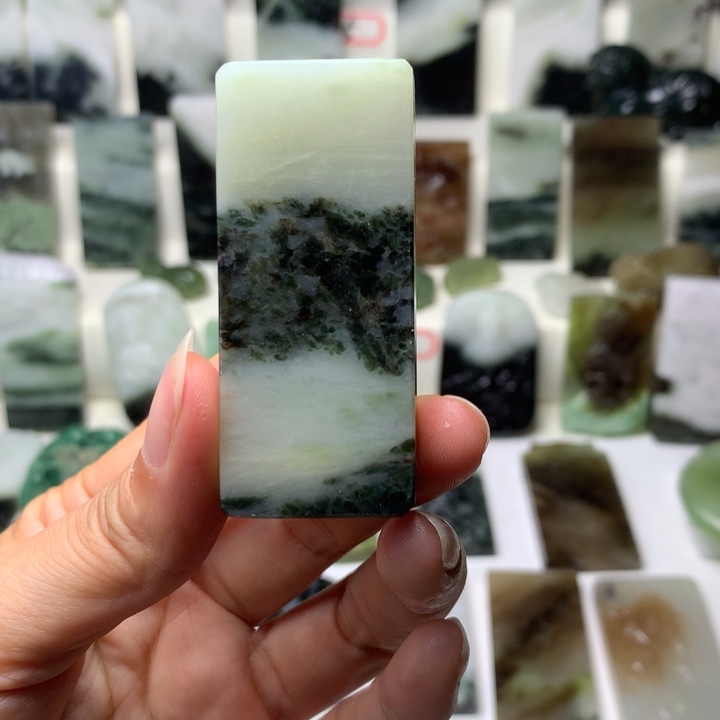 独山玉未镶嵌颈饰