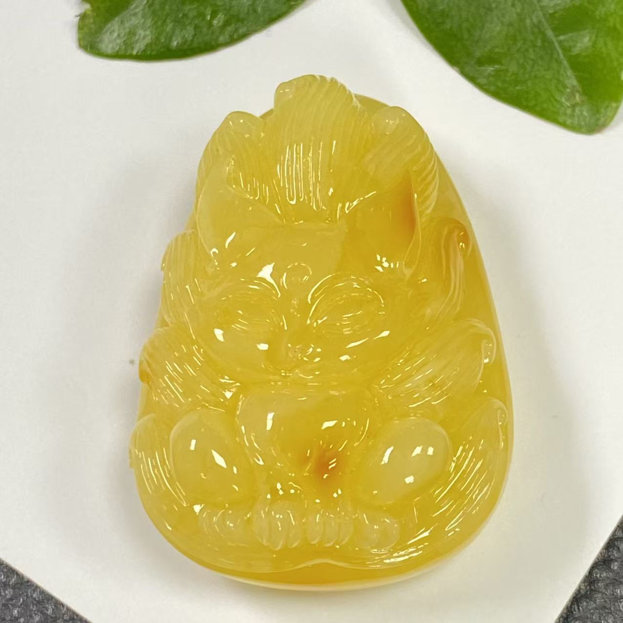 「戴琴珠宝」Q1110-蜜蜡雕刻件吊坠（多样性发其一）