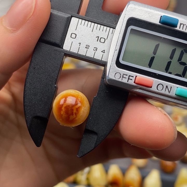 未镶嵌蜜蜡珠宝奇石