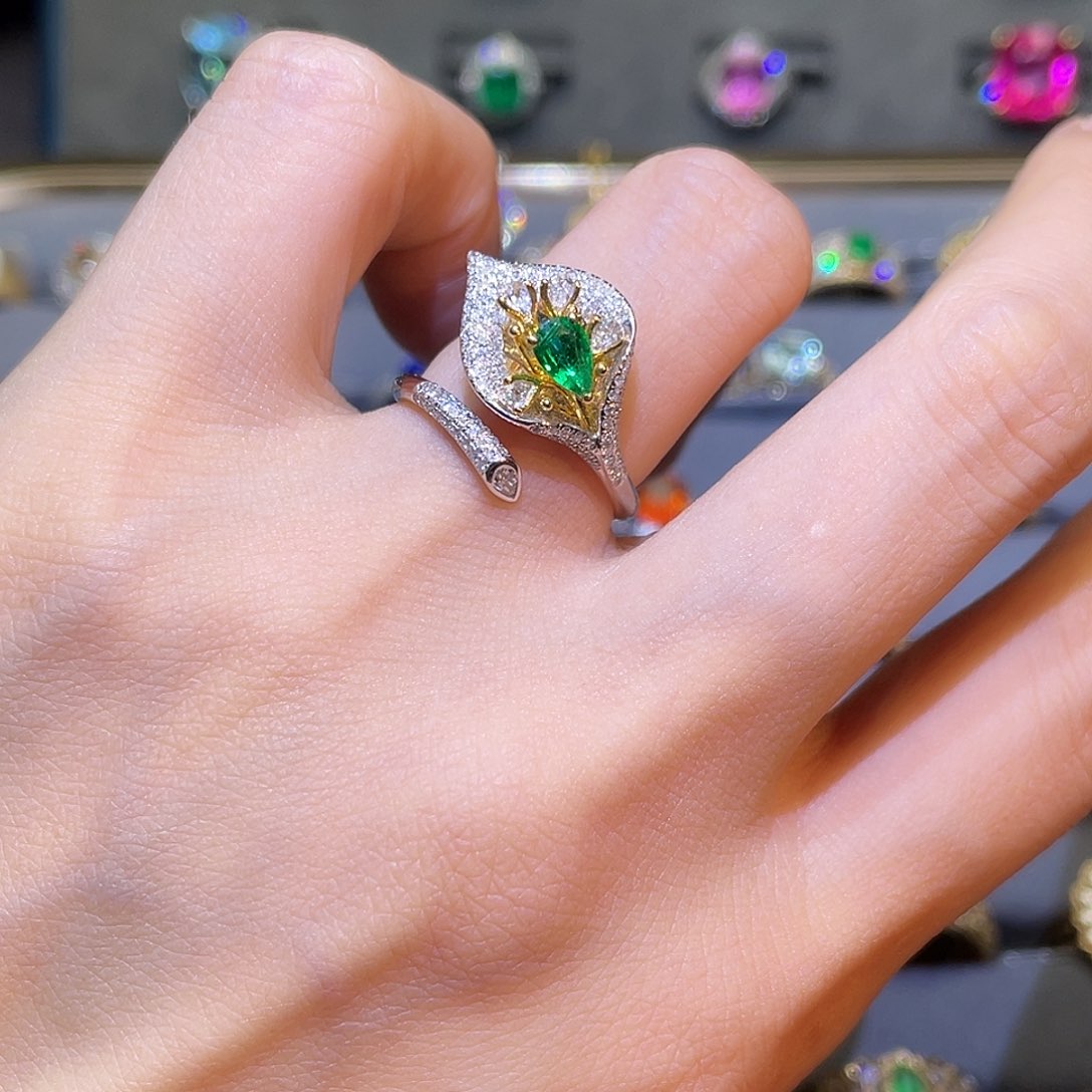 祖母绿戒指18K金镶嵌0.26ct