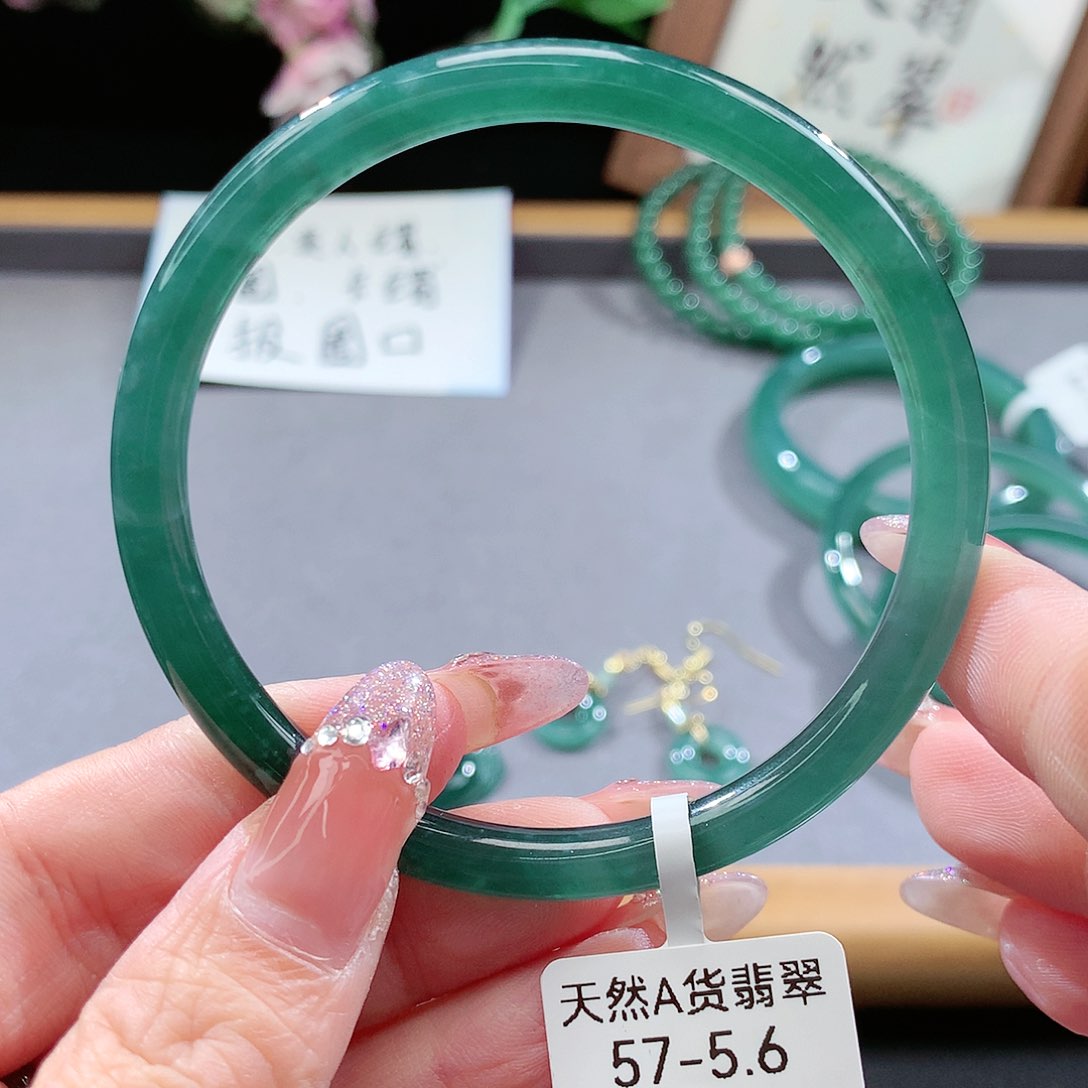翡翠手镯（圆镯）未镶嵌