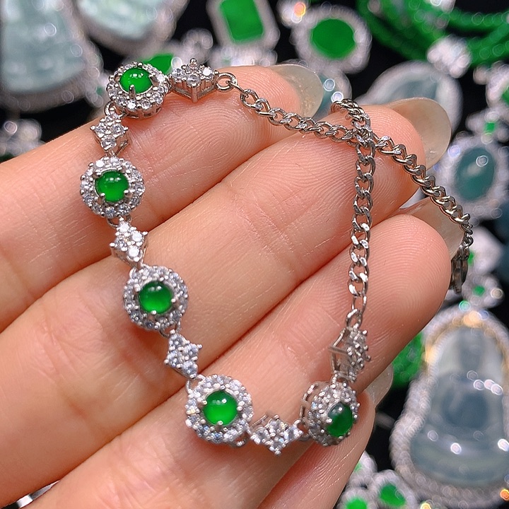 翡翠颈饰未镶嵌翡翠