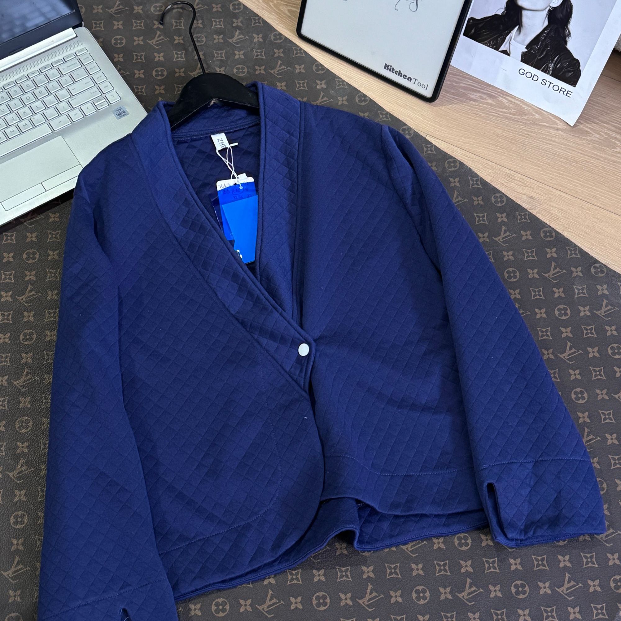 26496-设计高级感宽松v领长袖外套男