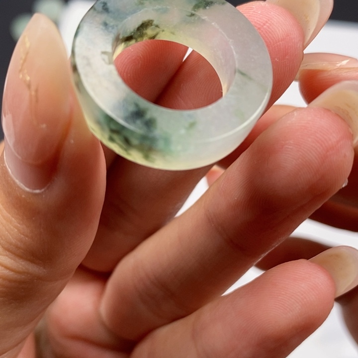 翡翠戒指未镶嵌翡翠戒指