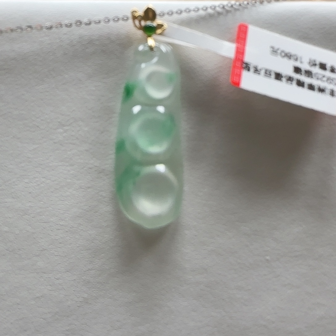 石英质玉（非洲翠）未镶嵌颈饰