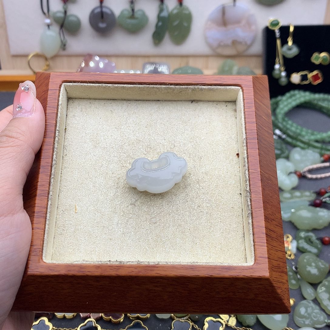 和田玉吊坠(不含链)未镶嵌