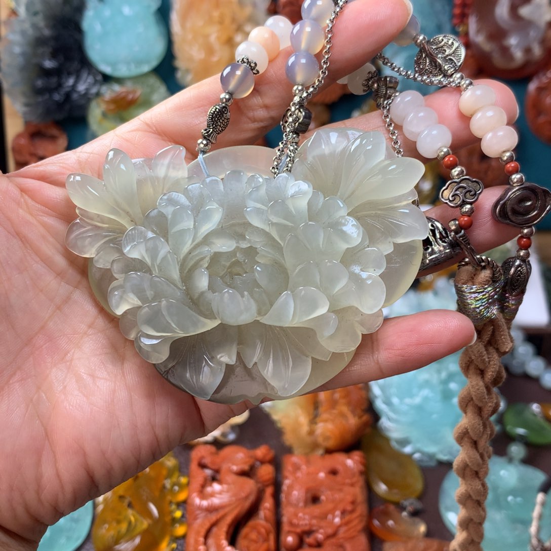 蛇纹石玉挂坠未镶嵌