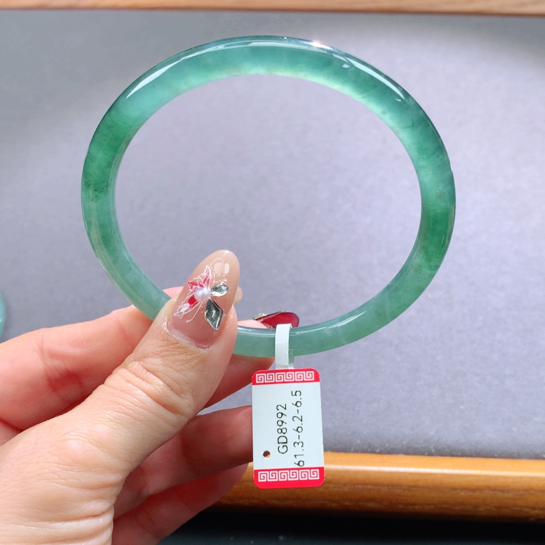 翡翠手镯未镶嵌天然翡翠手镯