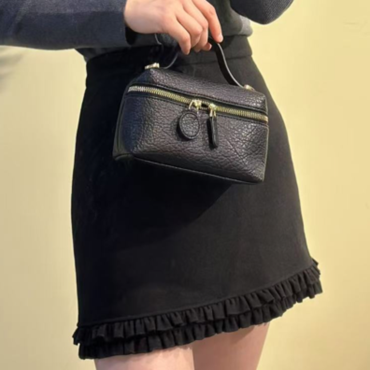 东大门精选3355设计感木耳花边百搭高腰包臀呢子加厚A字半身裙