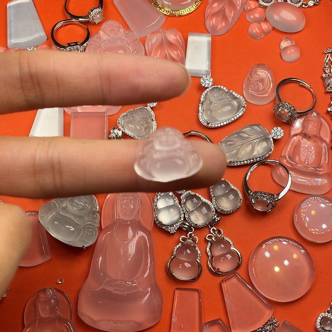 石英质玉颈饰未镶嵌