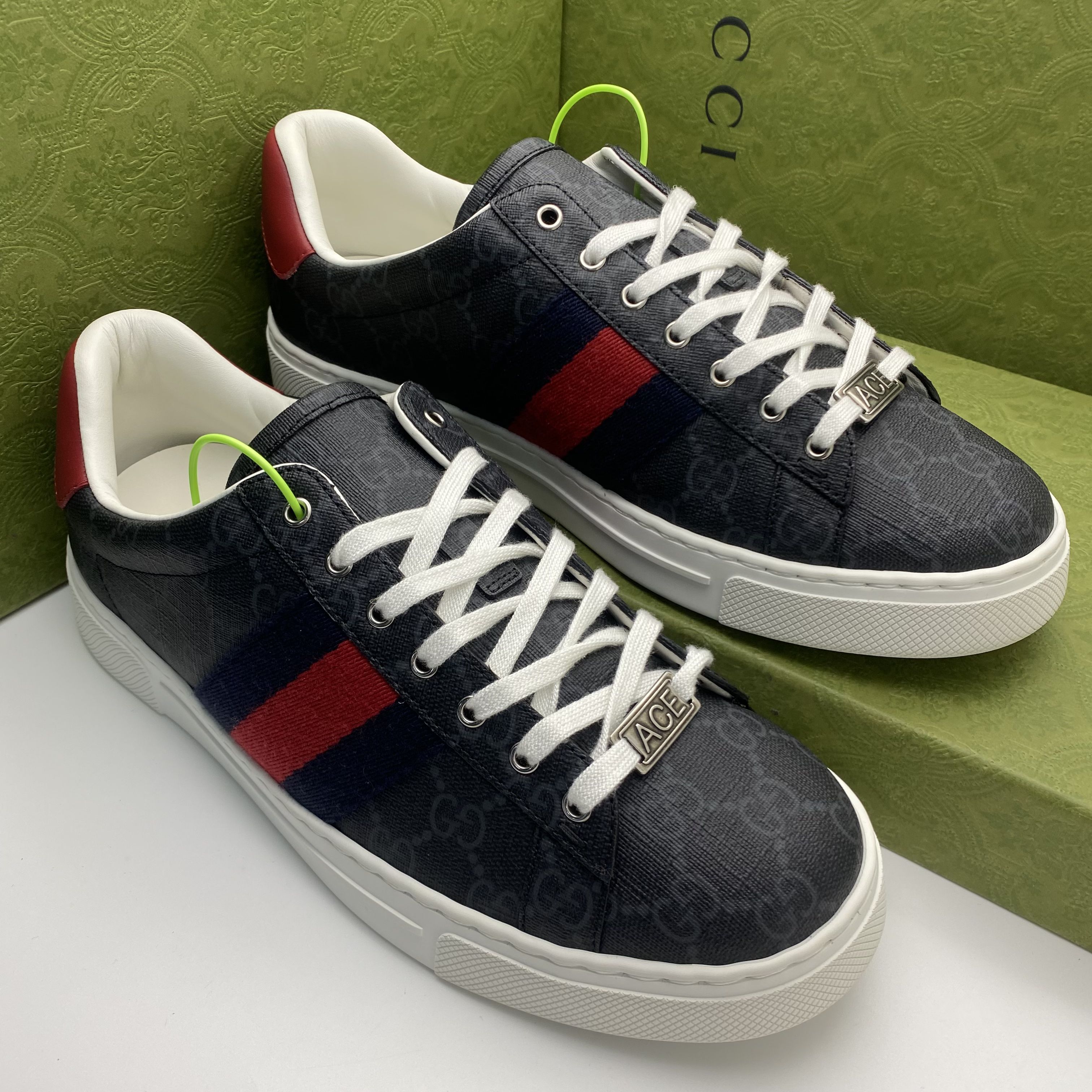 99新 GUCCI/古驰 41欧码/经典ACE黑灰老花时尚板鞋