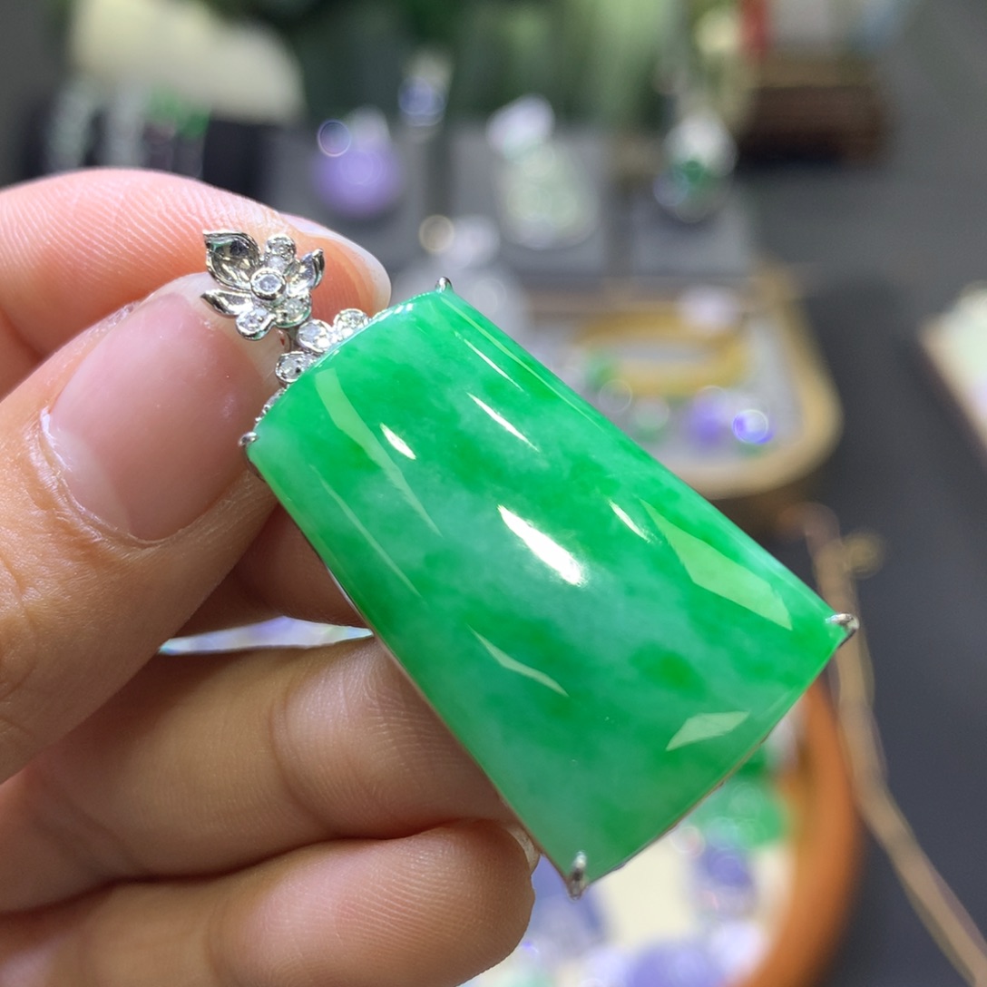 翡翠18K金镶嵌颈饰翡翠吊坠项链