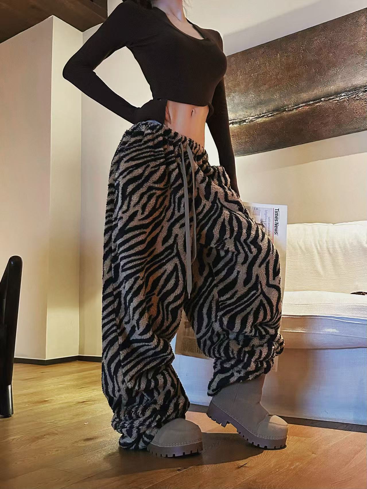 FORNIS 复古虎纹休闲裤女秋冬宽松慵懒显瘦抽绳阔裤F25K50034