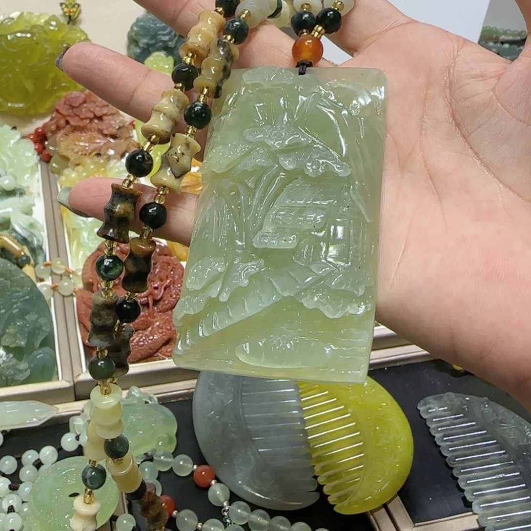 未镶嵌蛇纹石玉吊坠