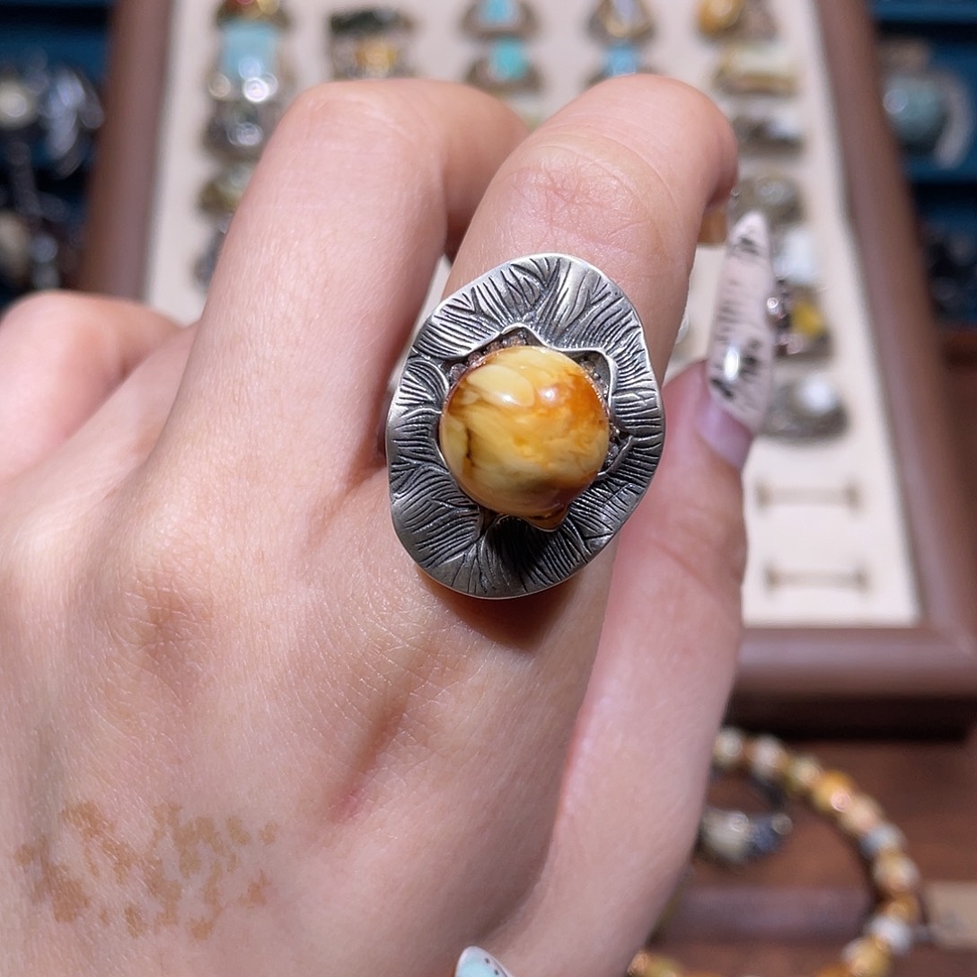 R***r琥珀银S925镶嵌戒指