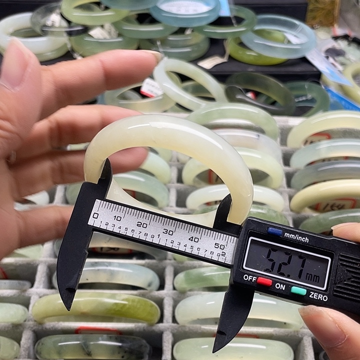 未镶嵌蛇纹石玉手镯130