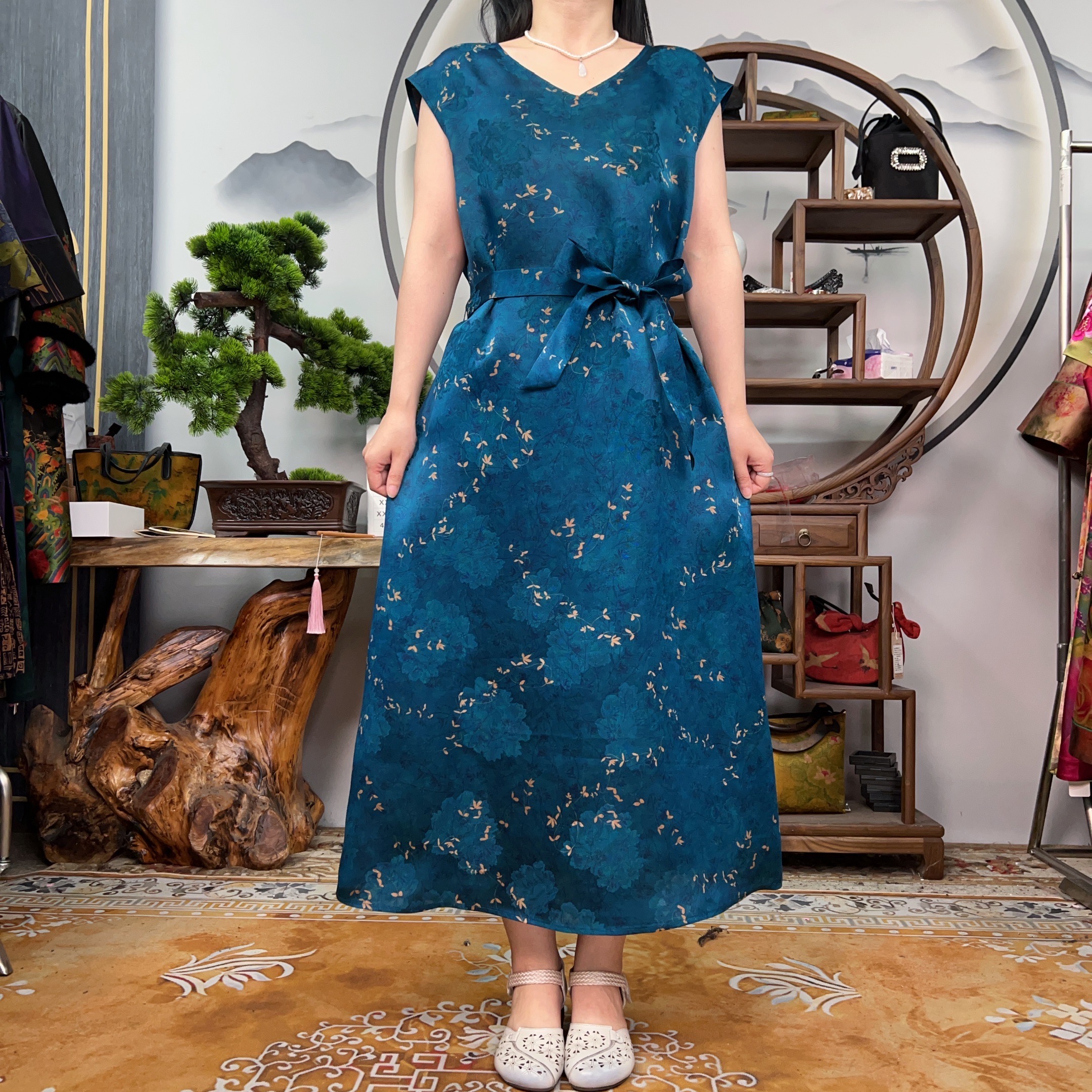 40姆米蓝色迎春花背心裙100桑蚕丝