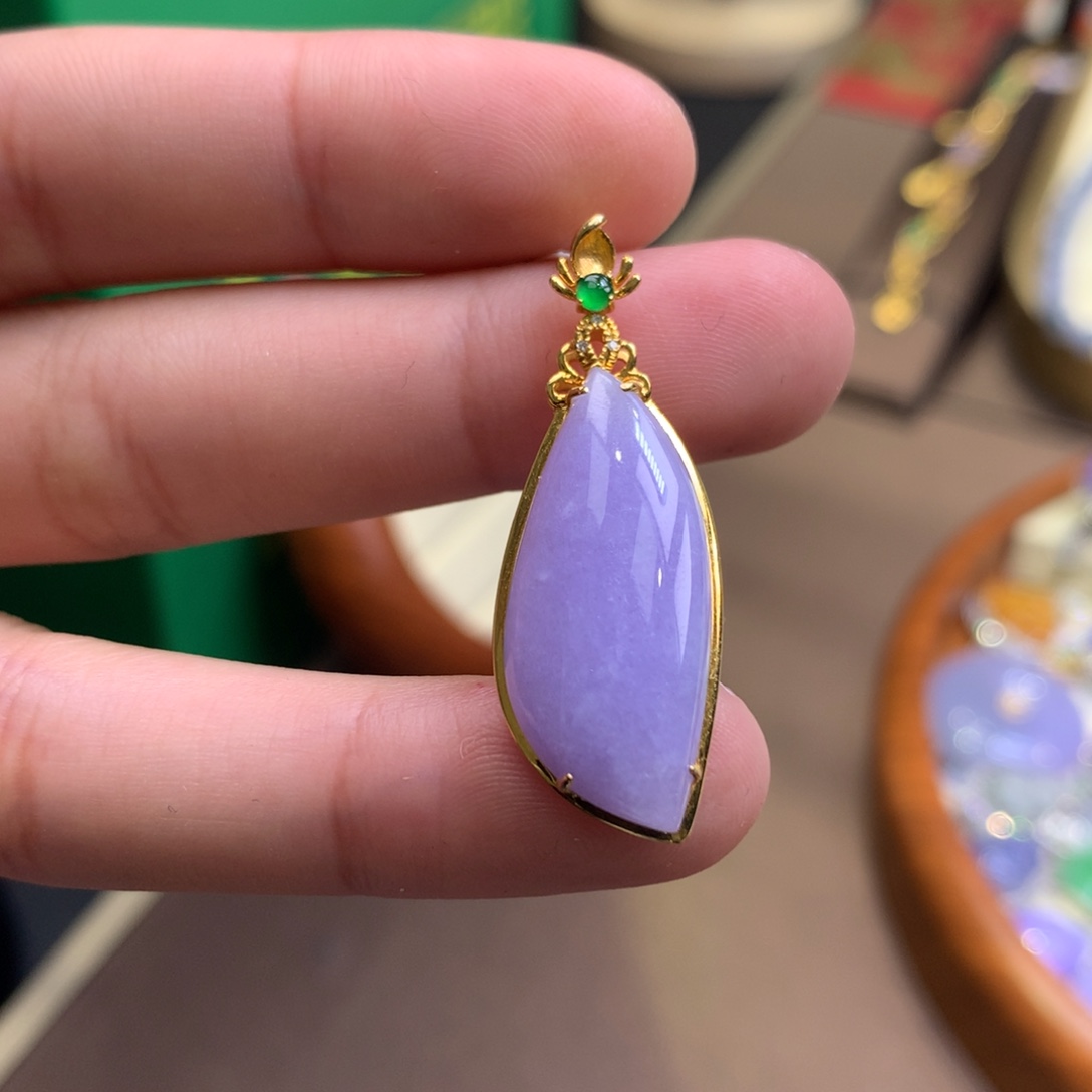 翡翠18K金镶嵌颈饰翡翠