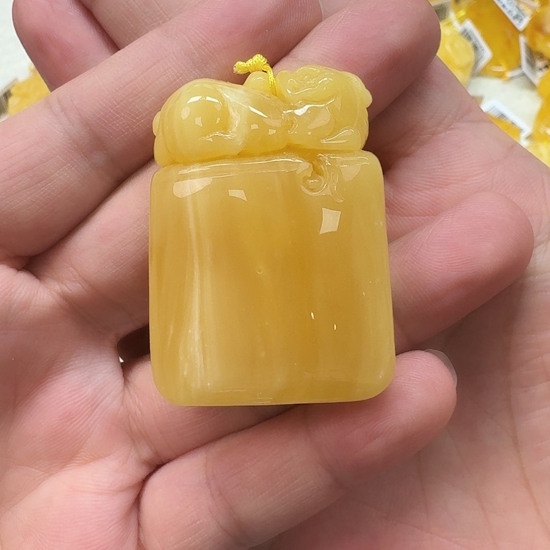 琥珀未镶嵌珠宝奇石22