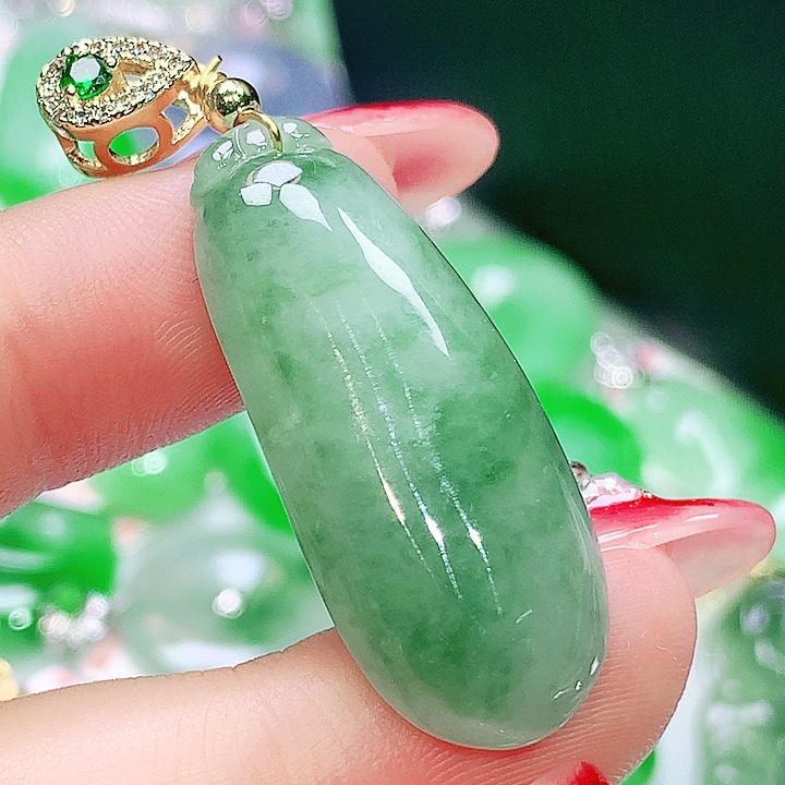 翡翠未镶嵌项圈翡翠
