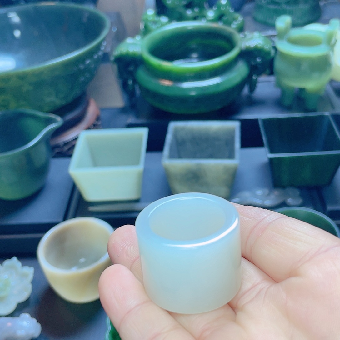 鸿***初和田玉未镶嵌挂件