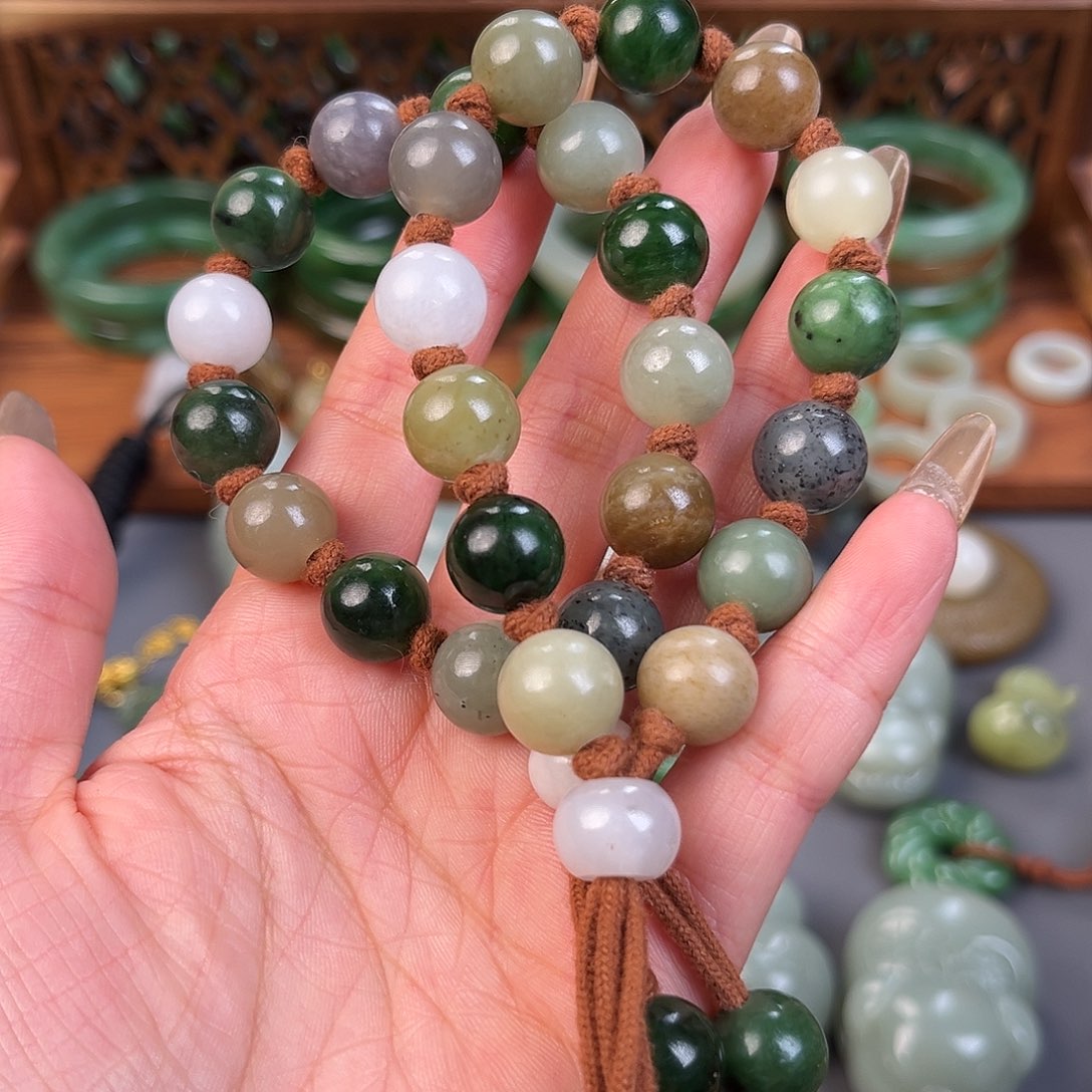 芳***f和田玉（糖玉）未镶嵌颈饰