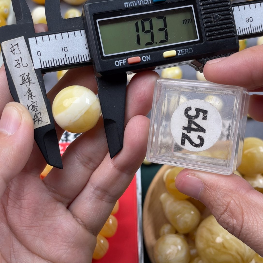 蜜蜡珠宝奇石未镶嵌