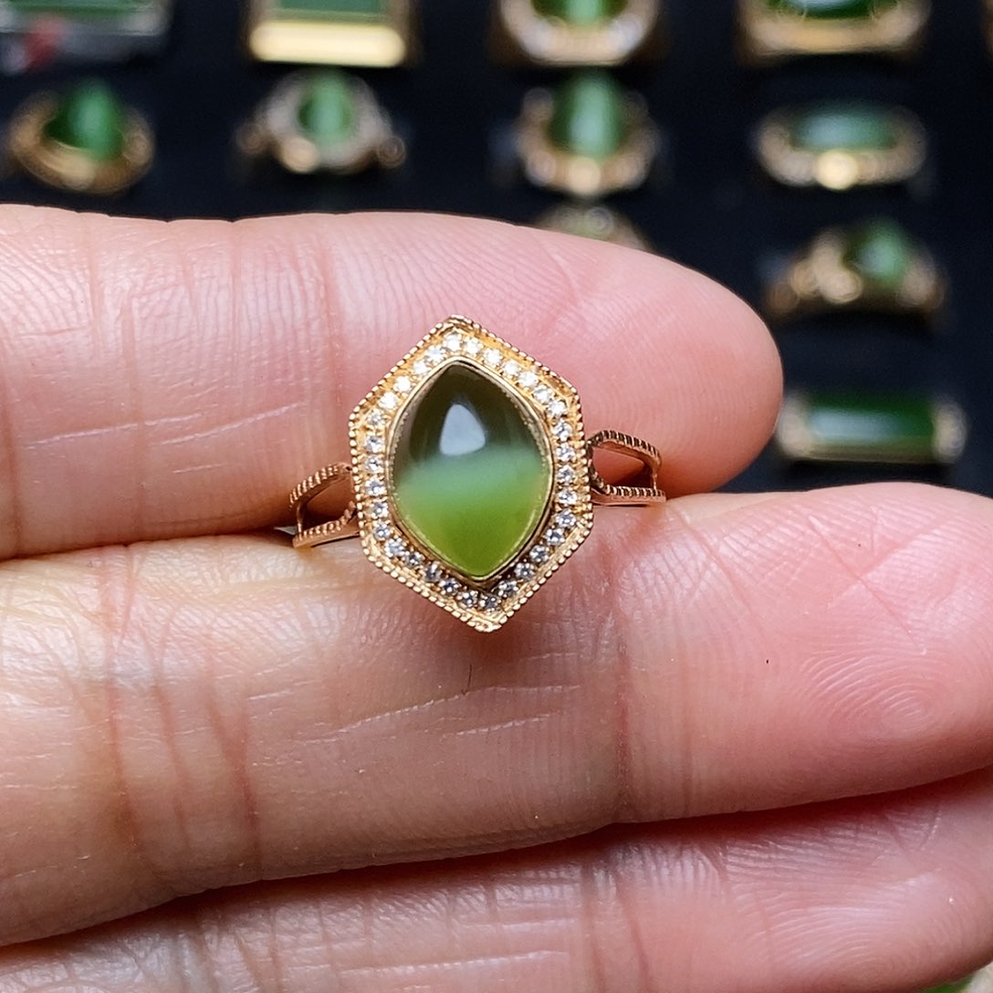 和田玉（碧玉）戒指18K金镶嵌