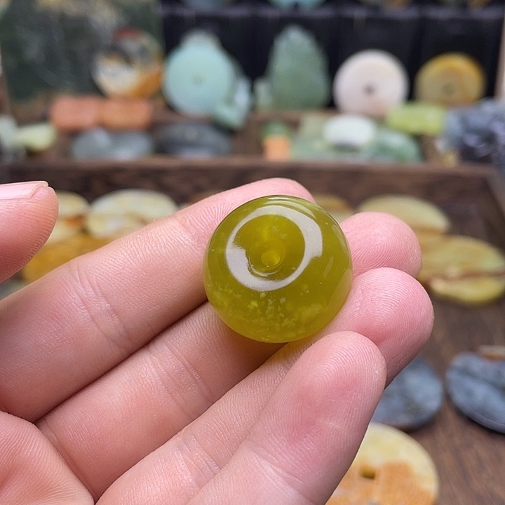 蛇纹石玉挂件未镶嵌天*