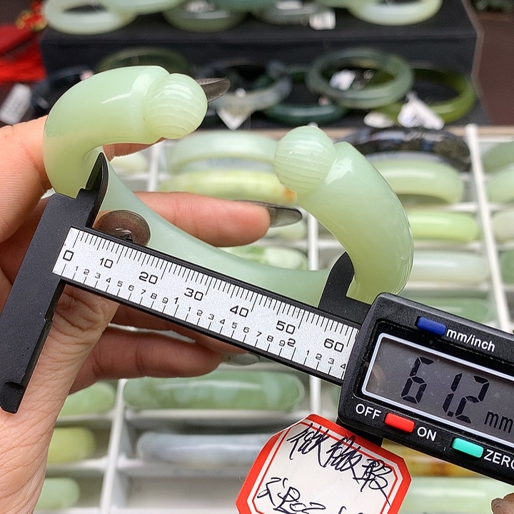 蛇纹石玉手镯未镶嵌652